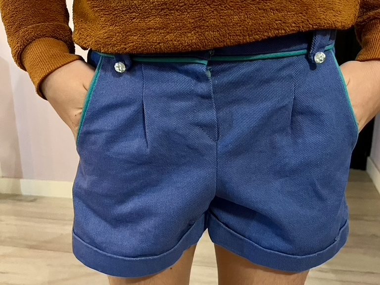short ella bleu porté